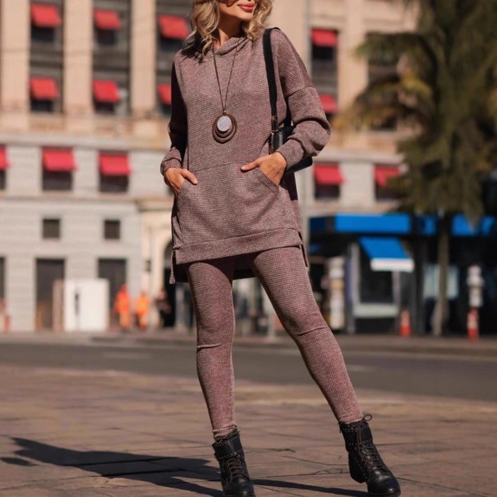 Damernas avslappnade hoodie-look med leggings Mirla-Eva Jonsson