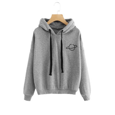 Damernas avslappnade hoodie med intergalaktisk motiv Mirla-Eva Jonsson