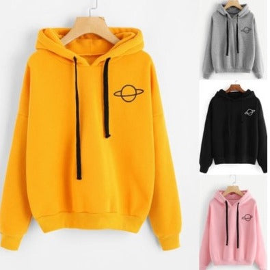 Damernas avslappnade hoodie med intergalaktisk motiv Mirla-Eva Jonsson