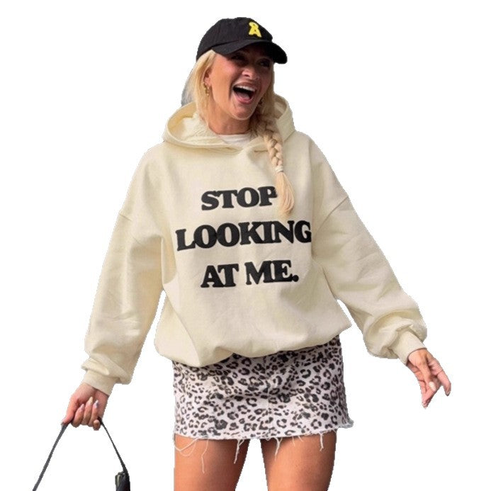 Damernas avslappnade hoodie med iögonfallande text Mirla-Eva Jonsson