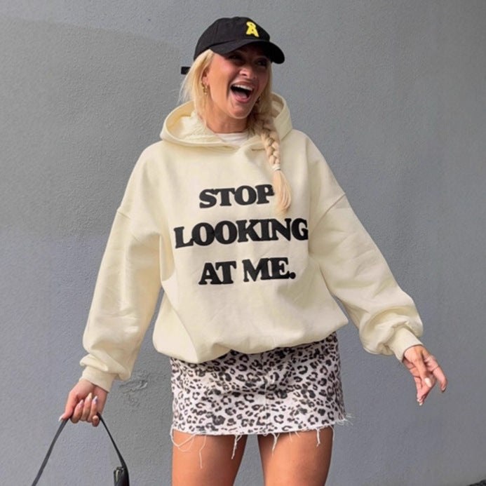 Damernas avslappnade hoodie med iögonfallande text Mirla-Eva Jonsson
