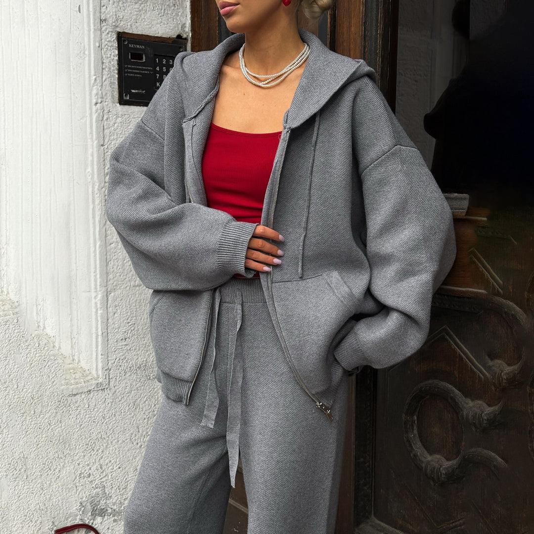 Damernas avslappnade hoodie med lös passform och bekväma sweatpants Mirla-Eva Jonsson