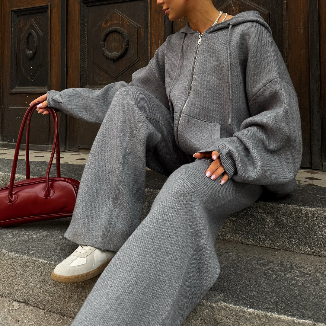 Damernas avslappnade hoodie med lös passform och bekväma sweatpants Mirla-Eva Jonsson