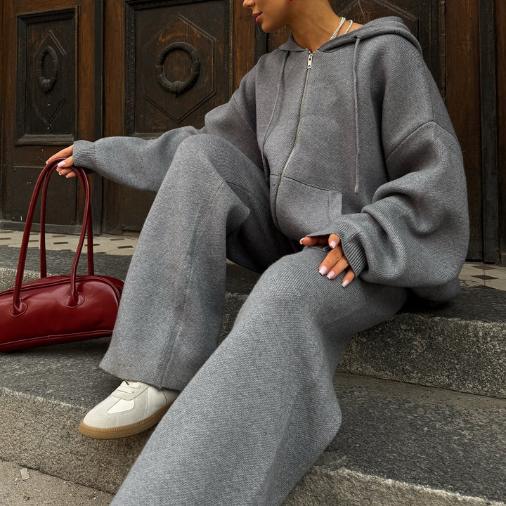 Damernas avslappnade hoodie med lös passform och bekväma sweatpants Mirla-Eva Jonsson