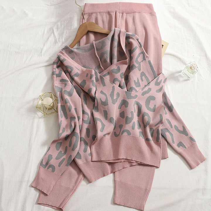 Damernas avslappnade hoodie- och joggingdräkt-set med leopardmönster Mirla-Eva Jonsson