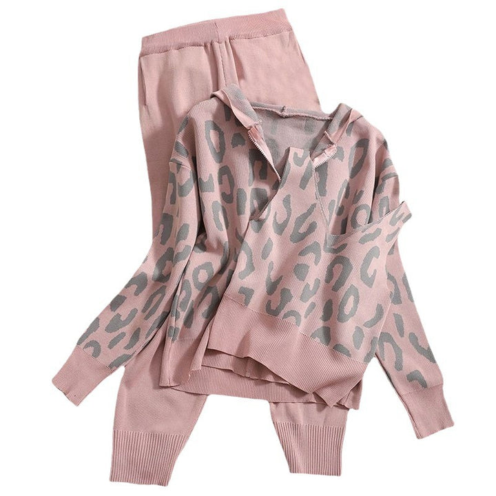 Damernas avslappnade hoodie- och joggingdräkt-set med leopardmönster Mirla-Eva Jonsson