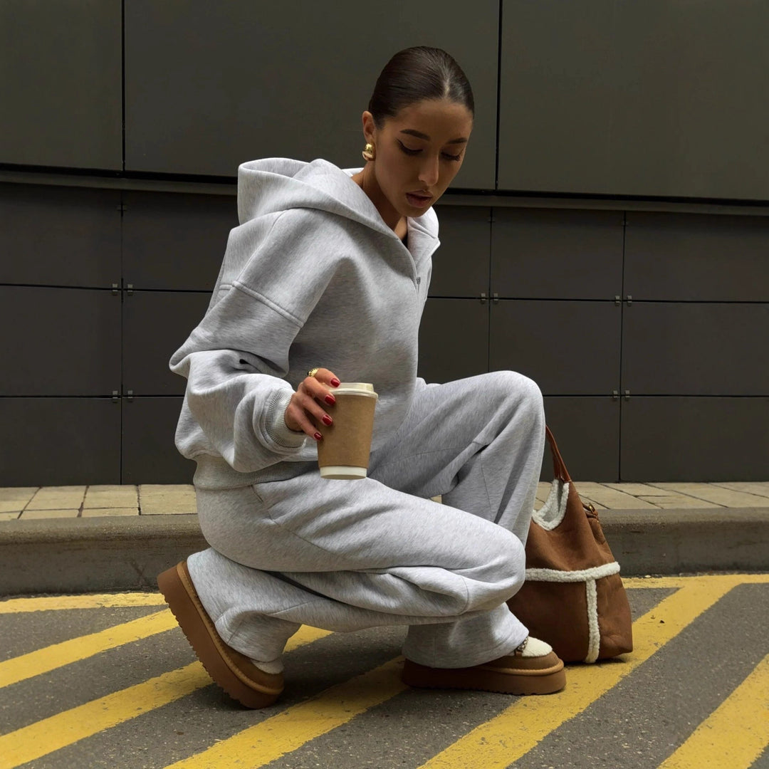 Damernas avslappnade hoodie och joggingset Mirla-Eva Jonsson