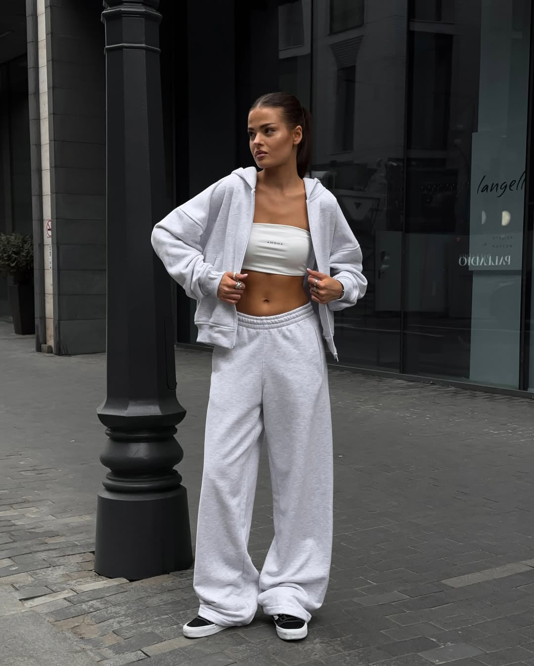Damernas avslappnade hoodie- och joggingset i mjukt material med lös design Eva Jonsson-Eva Jonsson