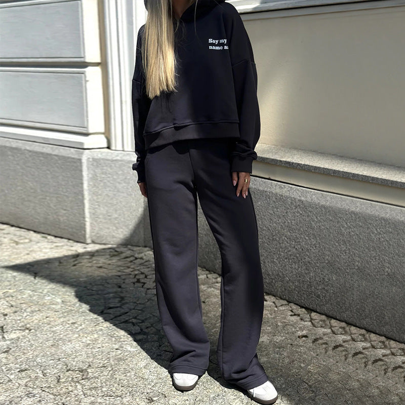 Damernas avslappnade hoodie och löst skurna joggers Mirla-Eva Jonsson