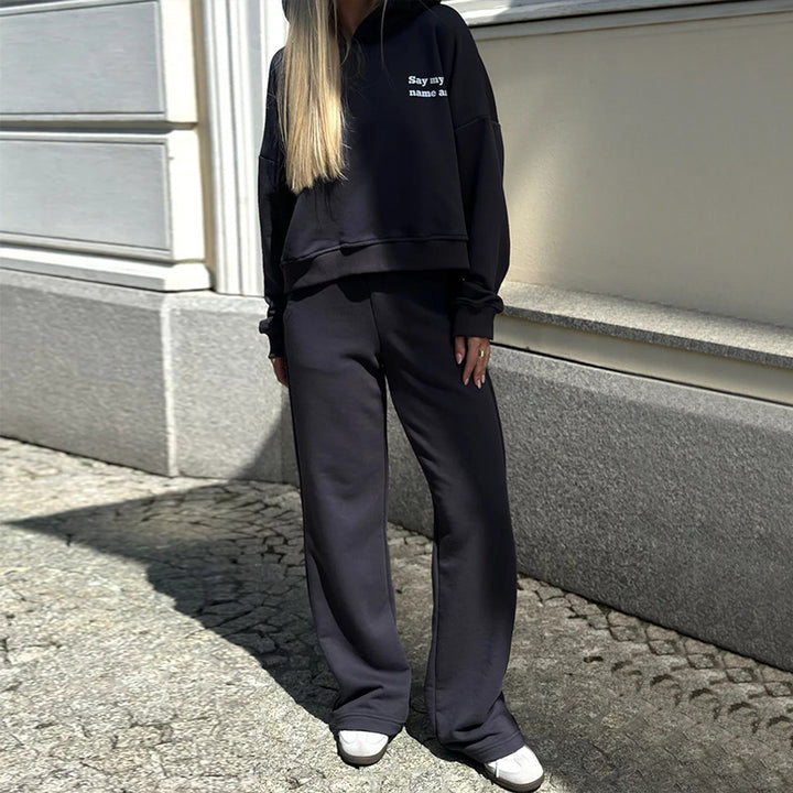 Damernas avslappnade hoodie och löst skurna joggers Mirla-Eva Jonsson