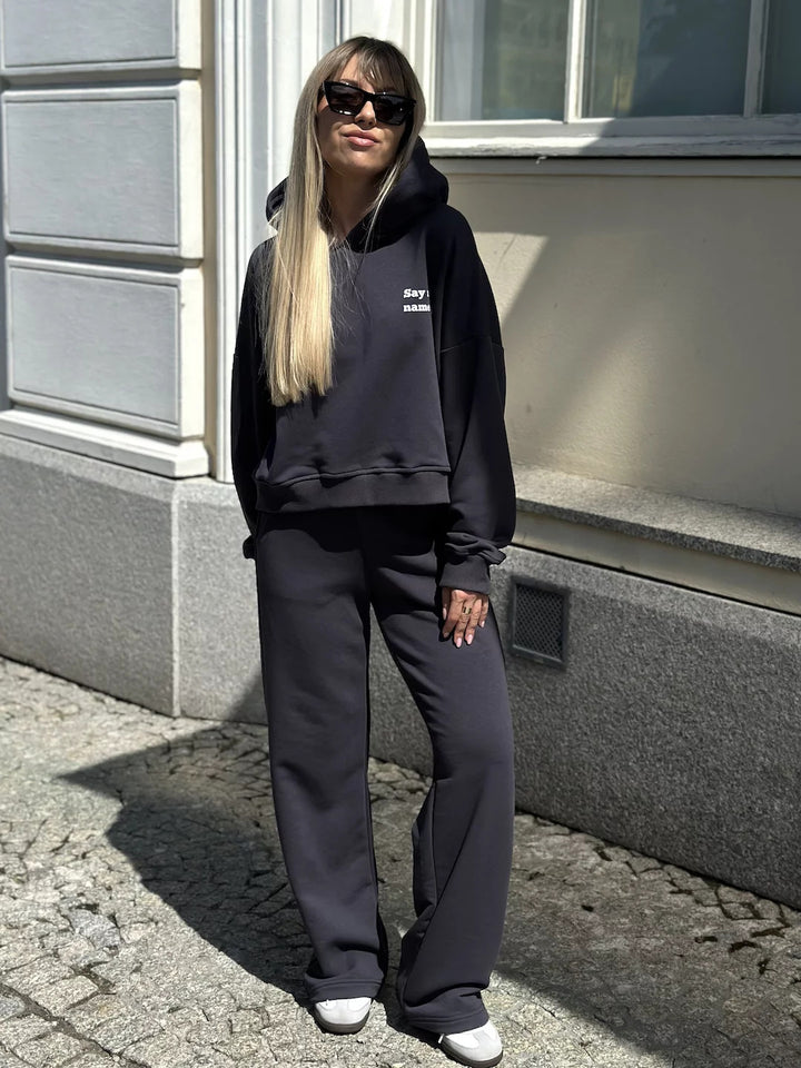 Damernas avslappnade hoodie och löst skurna joggers Mirla-Eva Jonsson