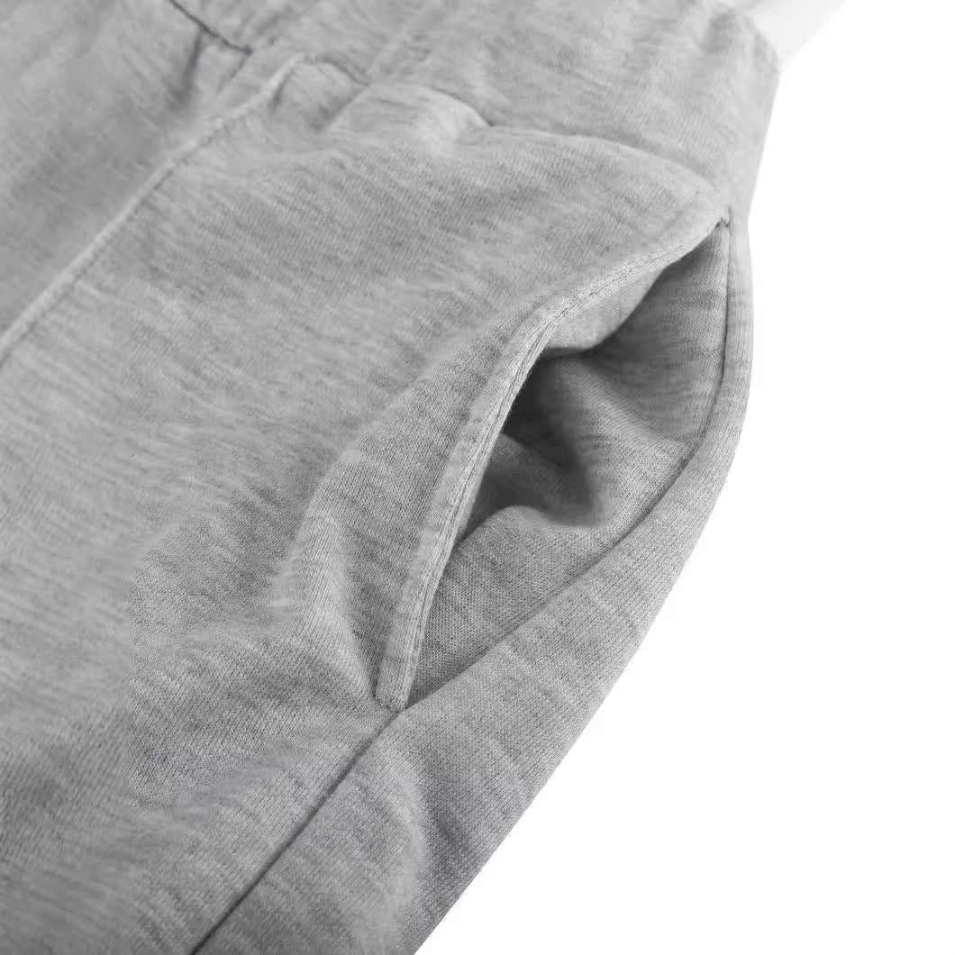 Damernas avslappnade hoodie och löst skurna joggingsbyxor Mirla-Eva Jonsson