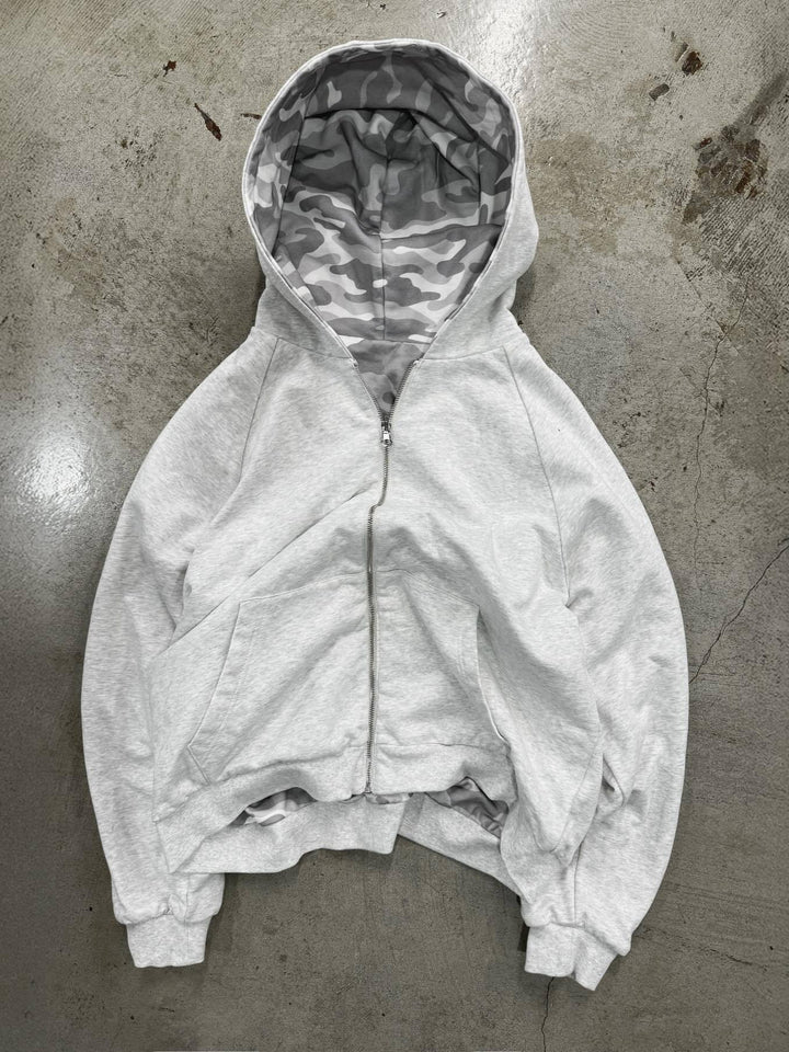 Damernas avslappnade huvjacka i camouflage-design Mirla-Eva Jonsson