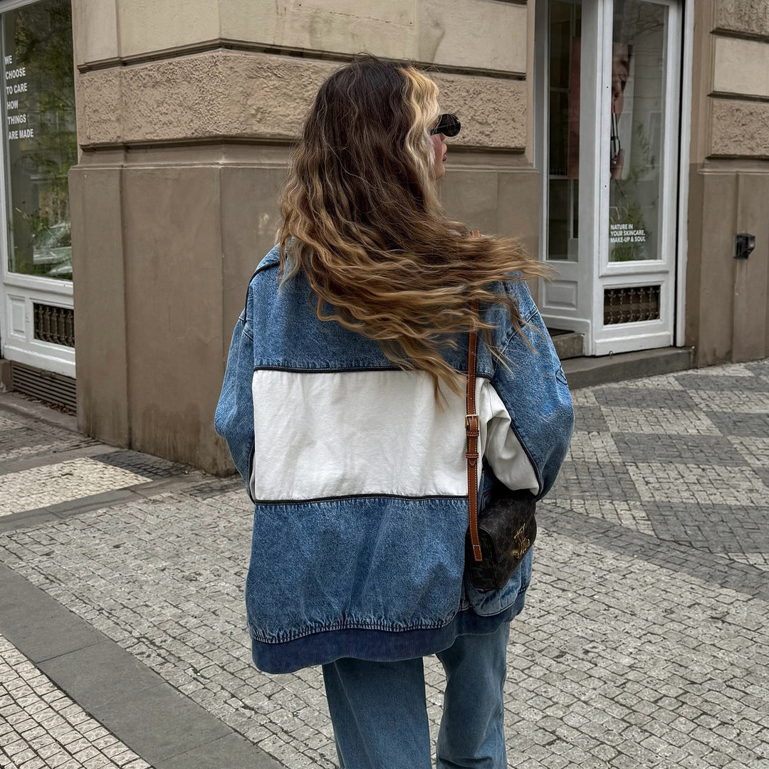 Damernas avslappnade jeansjacka med kreativa grafikdetaljer Mirla-Eva Jonsson