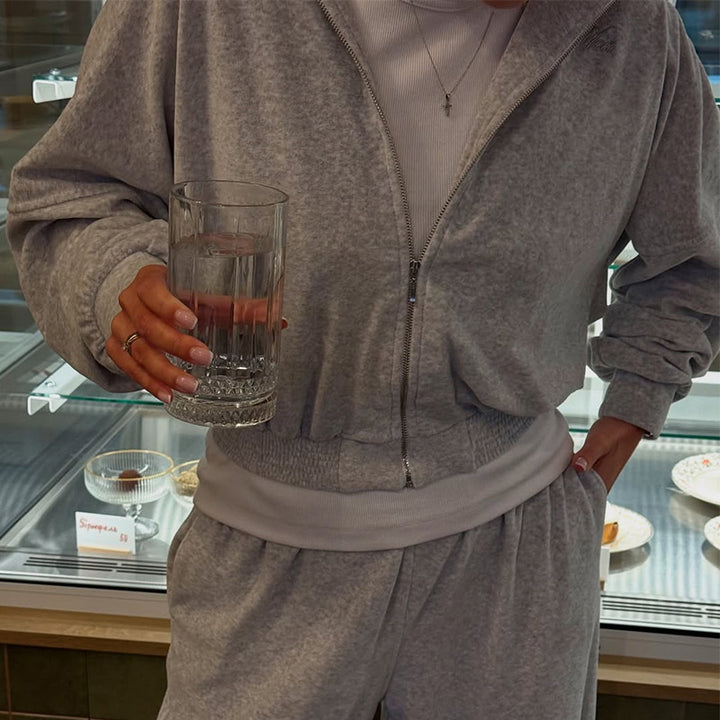 Damernas avslappnade joggingdräkt med huva Mirla-Eva Jonsson