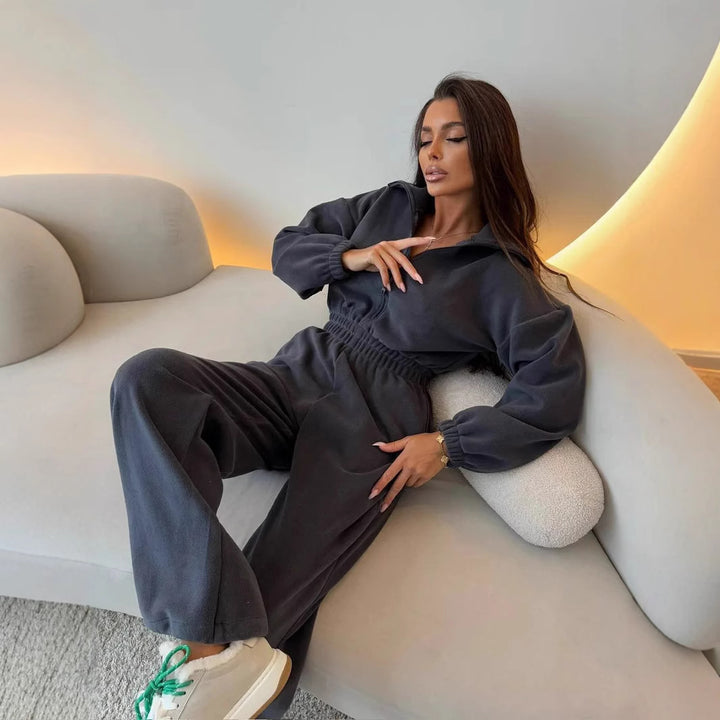 Damernas avslappnade jumpsuit med hög krage och justerbart midjeband Mirla-Eva Jonsson