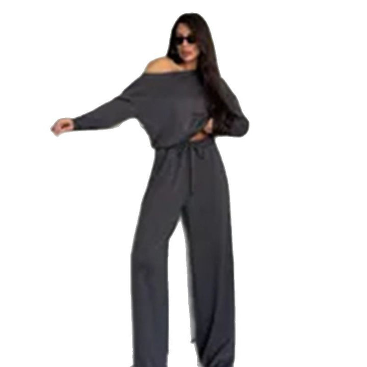Damernas avslappnade jumpsuit med vida ben och off-shoulder design Mirla-Eva Jonsson