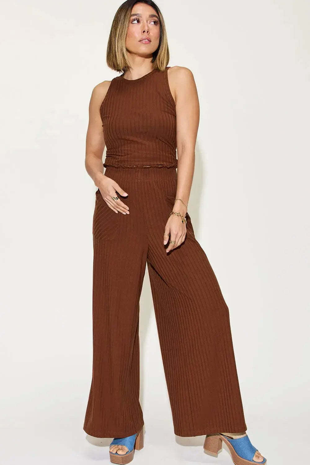 Damernas avslappnade jumpsuit med vida ben och praktiska fickor Mirla-Eva Jonsson