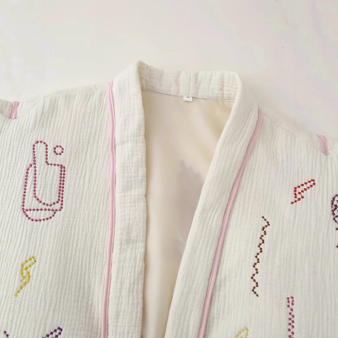 Damernas avslappnade kimono-jacka med unika broderier Mirla-Eva Jonsson