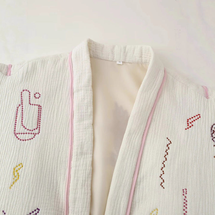 Damernas avslappnade kimono-jacka med unika broderier Mirla-Eva Jonsson