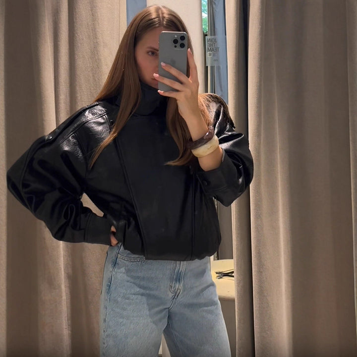 Damernas avslappnade konstläderjacka i oversized-snitt Mirla-Eva Jonsson