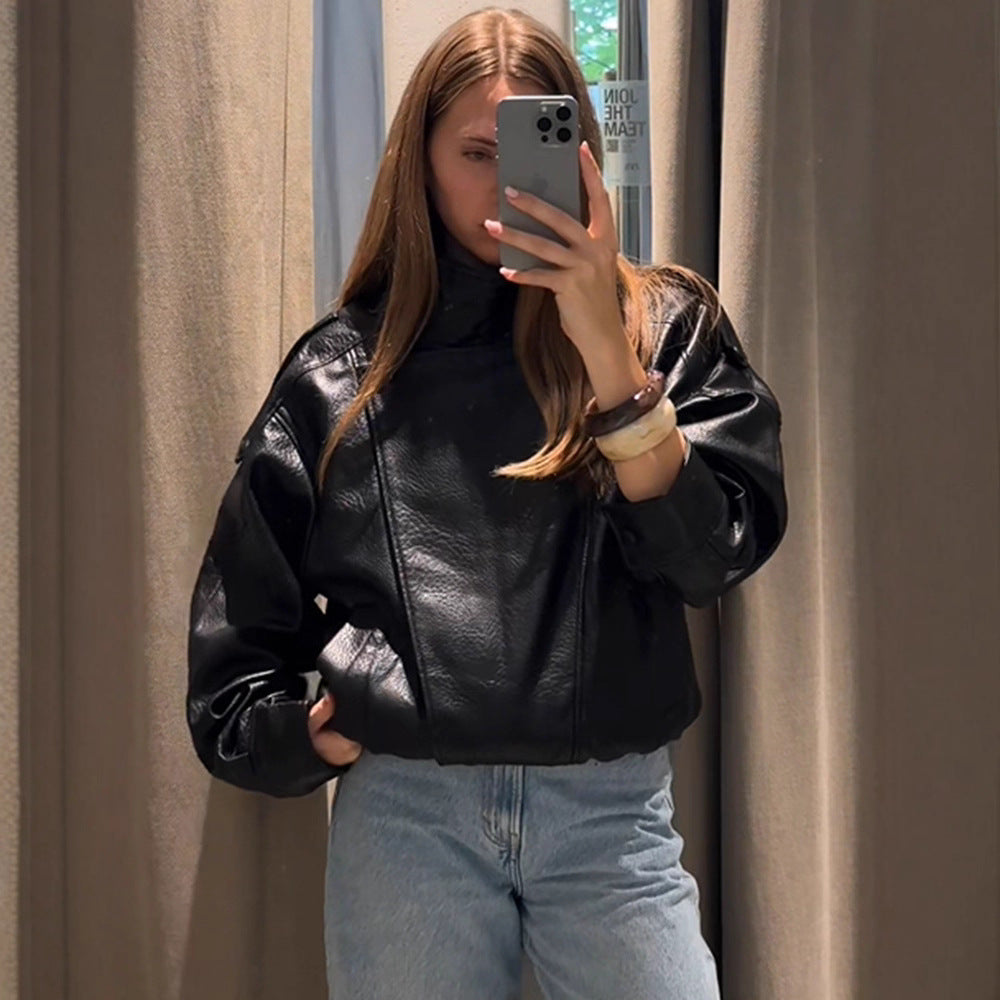 Damernas avslappnade konstläderjacka i oversized-snitt Mirla-Eva Jonsson