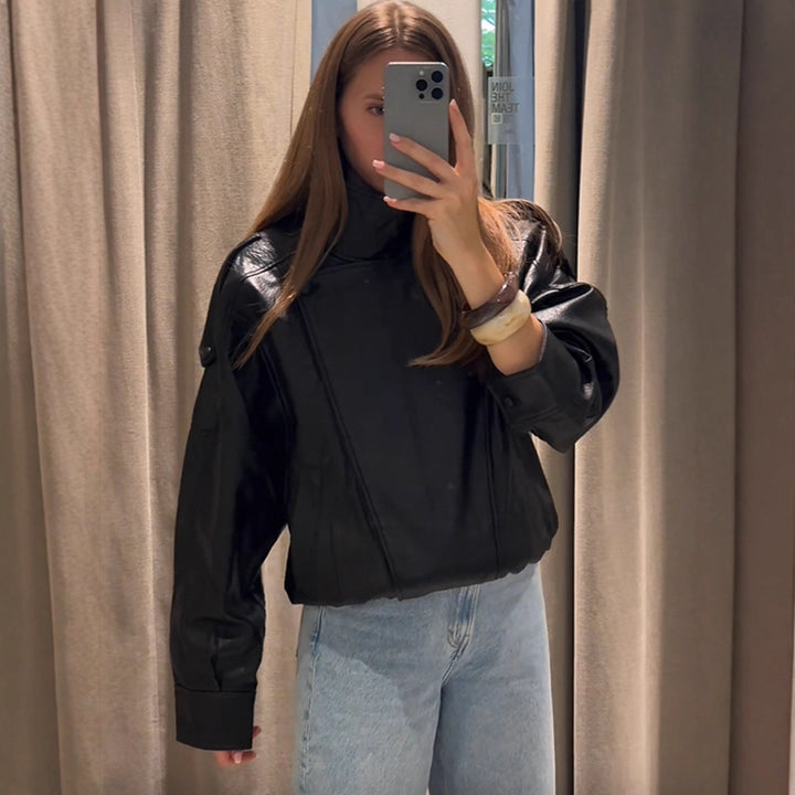 Damernas avslappnade konstläderjacka i oversized-snitt Mirla-Eva Jonsson