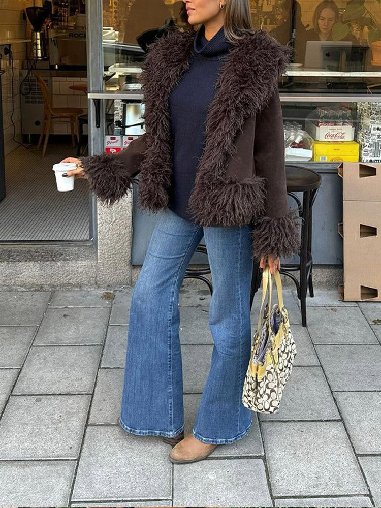 Damernas avslappnade kort jacka i fluffigt material med unik design Mirla-Eva Jonsson