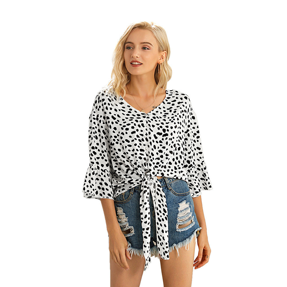 Damernas avslappnade omslagstopp med modernt prickmönster och flödande tyg Eva Jonsson-Eva Jonsson