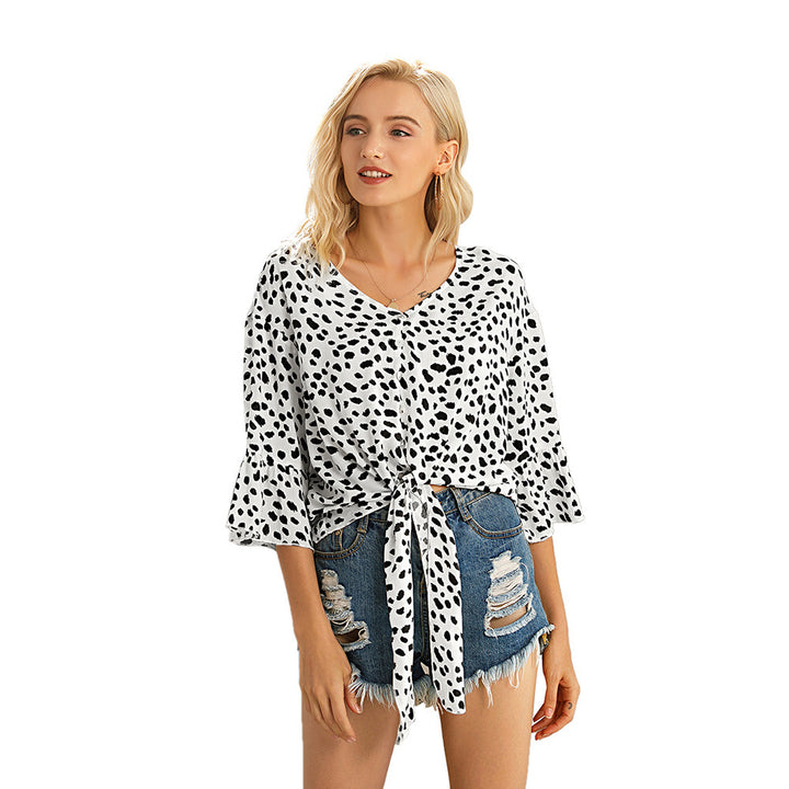 Damernas avslappnade omslagstopp med modernt prickmönster och flödande tyg Eva Jonsson-Eva Jonsson