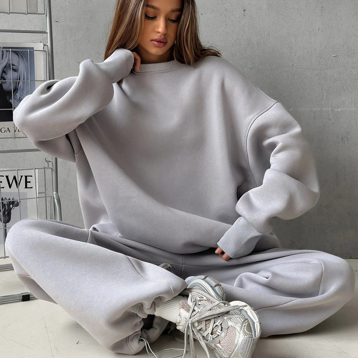 Damernas avslappnade överdimensionerade sweatshirt och joggingbyxor set Mirla-Eva Jonsson