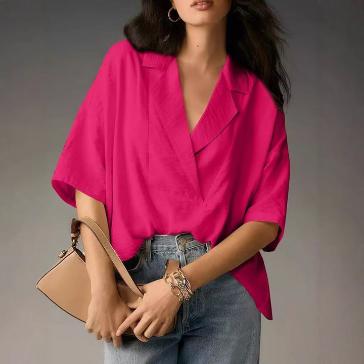 Damernas avslappnade oversize-blus med modern passform och V-hals Mirla-Eva Jonsson