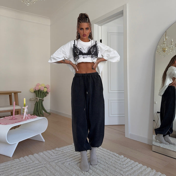 Damernas avslappnade oversized T-shirt med kreativ spetstryck Mirla-Eva Jonsson