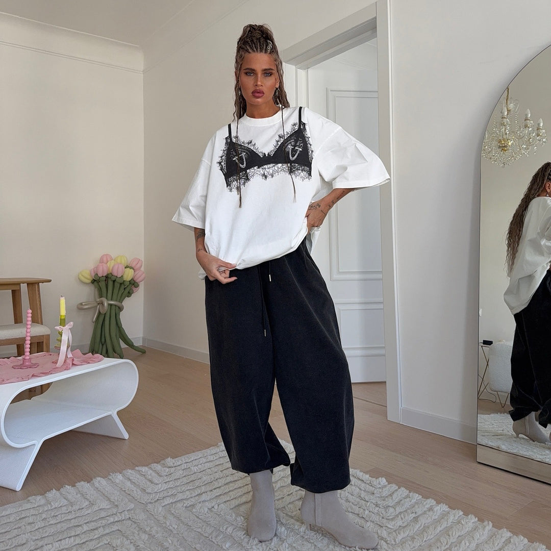 Damernas avslappnade oversized T-shirt med kreativ spetstryck Mirla-Eva Jonsson