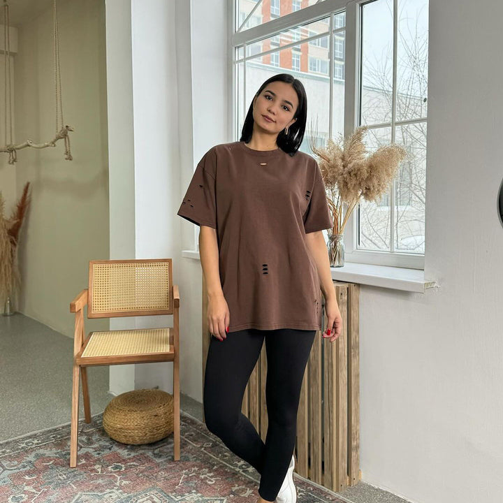 Damernas avslappnade oversized T-shirt med kreativ text Mirla-Eva Jonsson