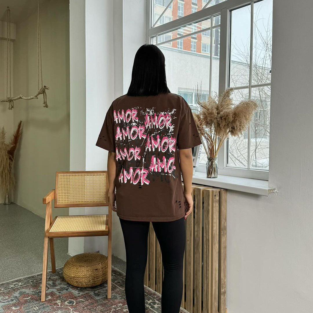 Damernas avslappnade oversized T-shirt med kreativ text Mirla-Eva Jonsson