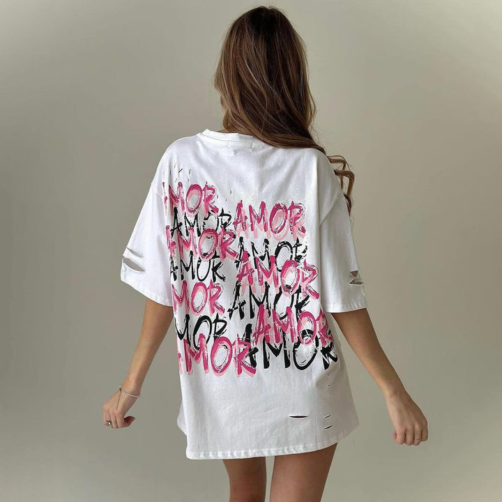 Damernas avslappnade oversized T-shirt med kreativ text Mirla-Eva Jonsson