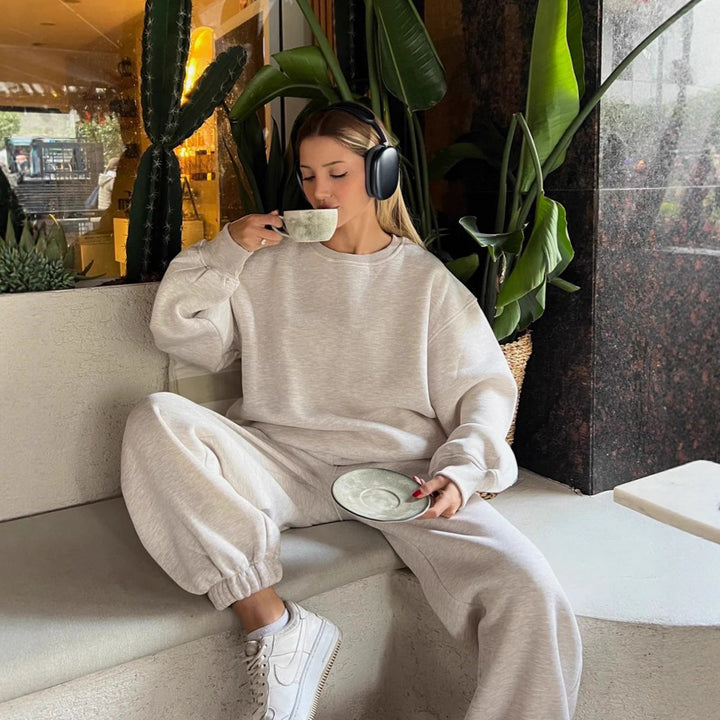 Damernas avslappnade oversized hoodie och avslappnad fit joggingset Eva Jonsson-Eva Jonsson