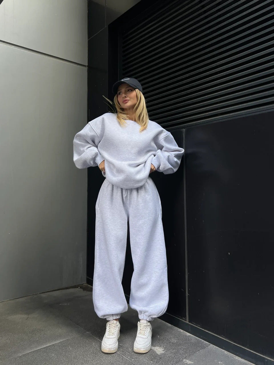 Damernas avslappnade oversized hoodie och avslappnad fit joggingset Eva Jonsson-Eva Jonsson