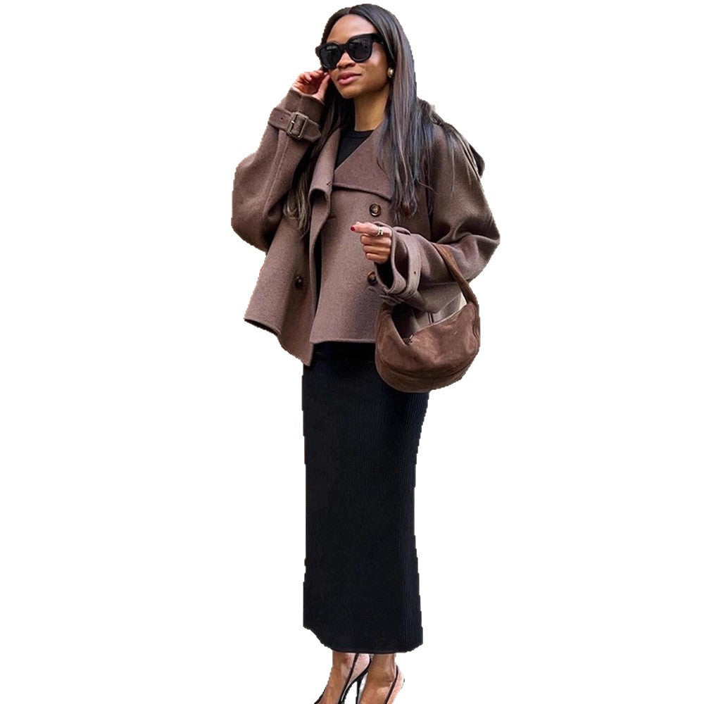 Damernas avslappnade oversized jacka med dubbel knapprad och bred krage Mirla-Eva Jonsson