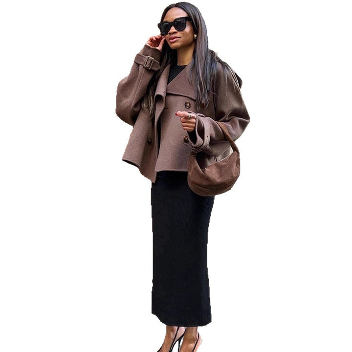 Damernas avslappnade oversized jacka med dubbel knapprad och bred krage Mirla-Eva Jonsson