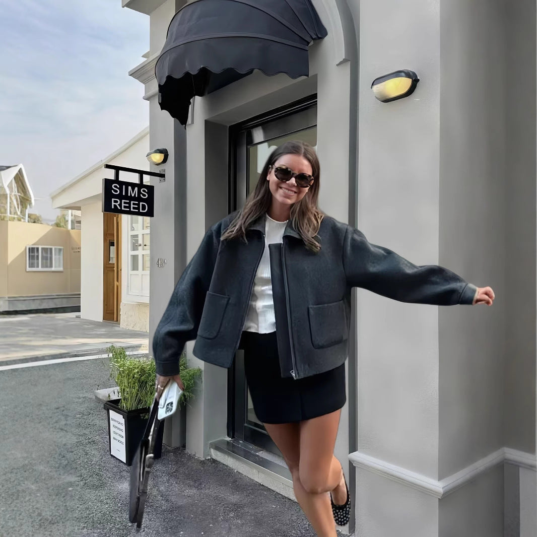 Damernas avslappnade oversized-jacka med praktiska påsydda fickor Mirla-Eva Jonsson