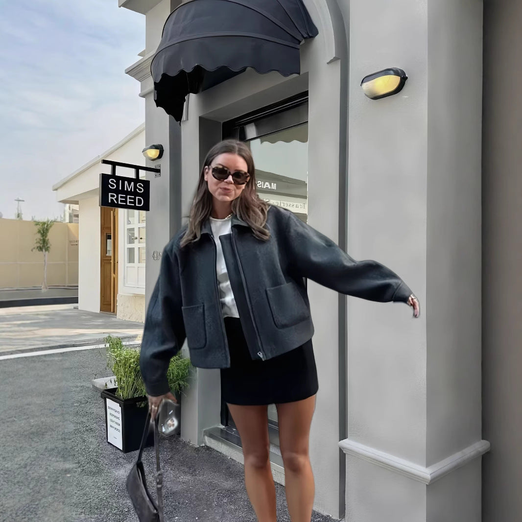 Damernas avslappnade oversized-jacka med praktiska påsydda fickor Mirla-Eva Jonsson