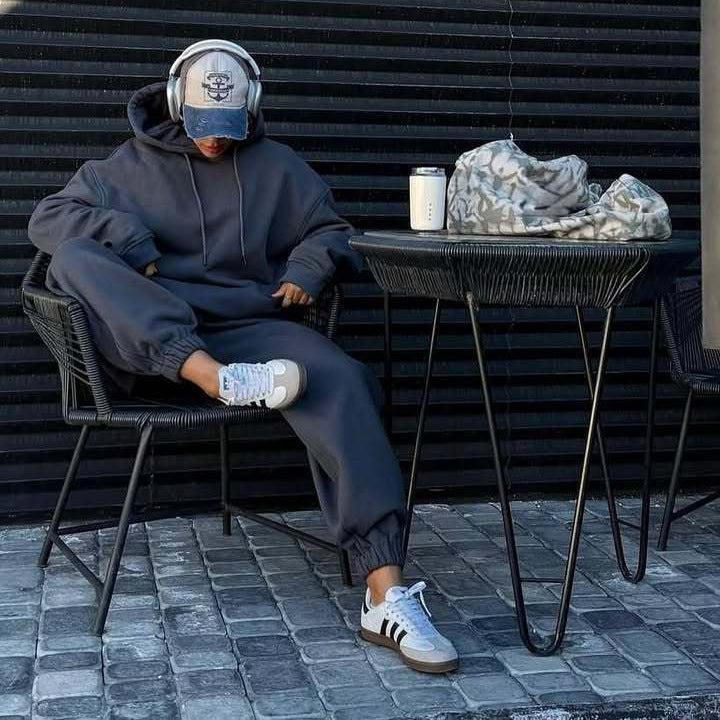 Damernas avslappnade oversized joggingdräkt Mirla-Eva Jonsson