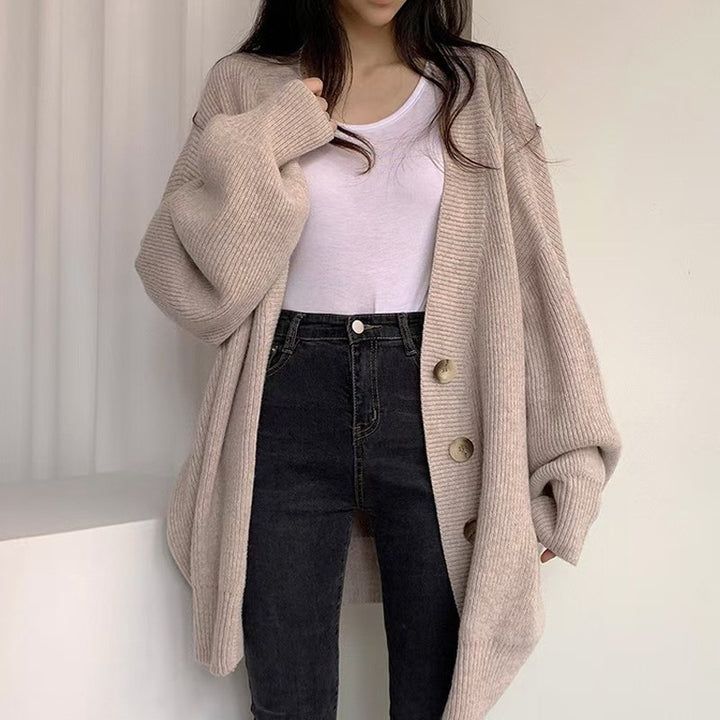 Damernas avslappnade oversized stickad cardigan med stora knappar Mirla-Eva Jonsson