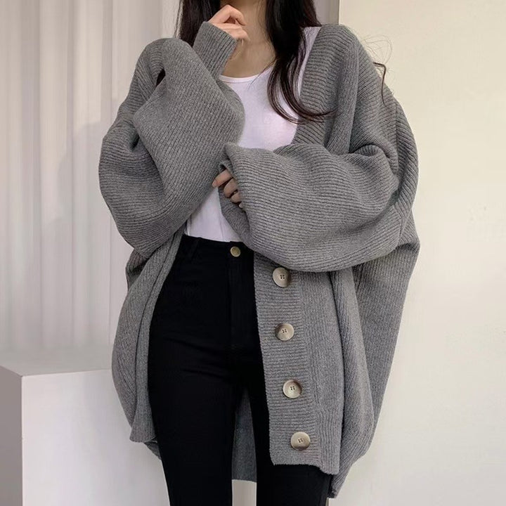 Damernas avslappnade oversized stickad cardigan med stora knappar Mirla-Eva Jonsson