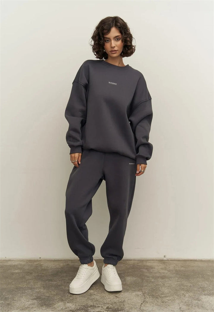 Damernas avslappnade oversized sweatshirt och joggingbyxor set Mirla-Eva Jonsson