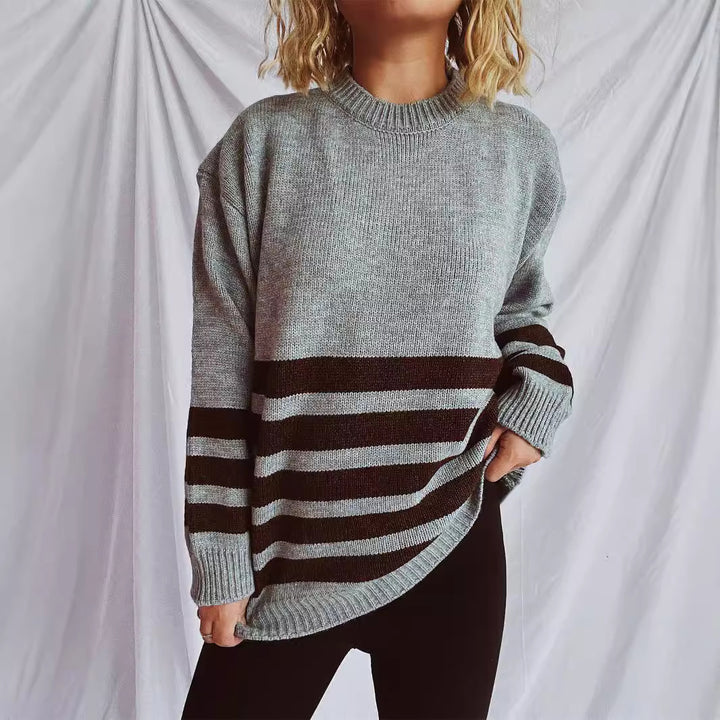 Damernas avslappnade oversized-tröja med modernt randig mönster Mirla-Eva Jonsson