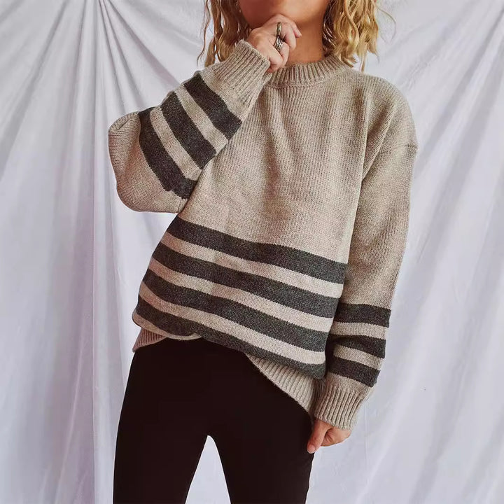 Damernas avslappnade oversized-tröja med modernt randig mönster Mirla-Eva Jonsson