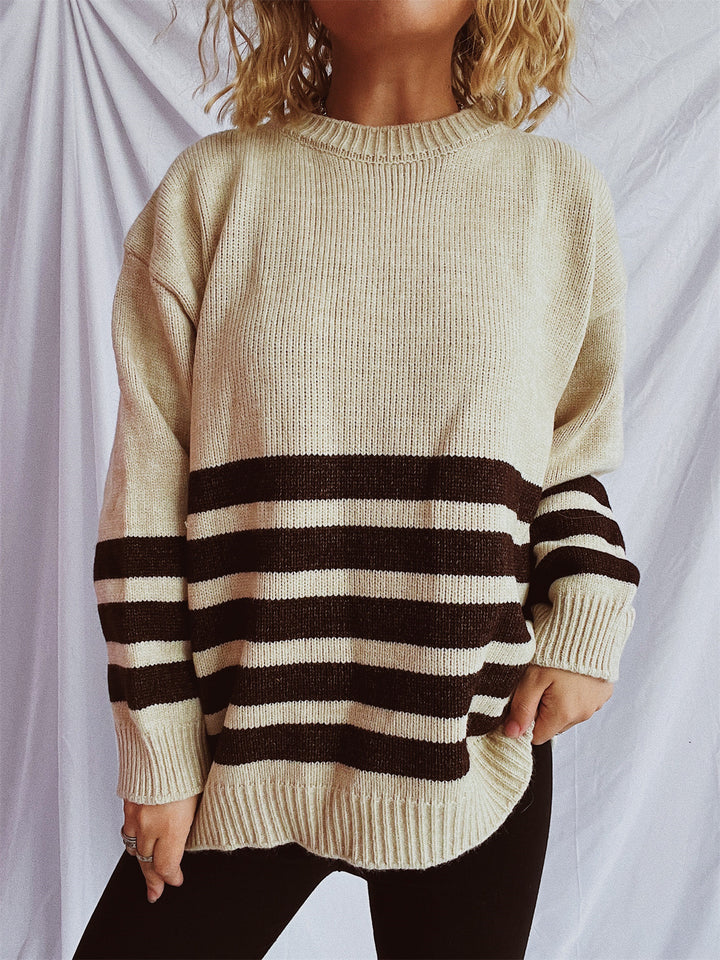 Damernas avslappnade oversized-tröja med modernt randig mönster Mirla-Eva Jonsson